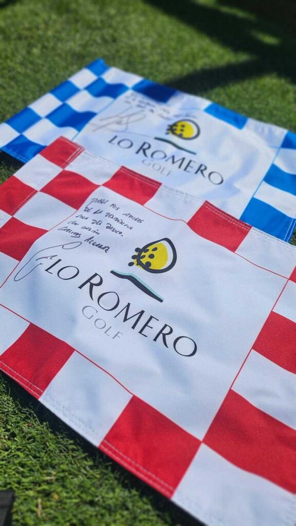 A touching moment came with the delivery of two flags from Lo Romero Golf, bearing handwritten messages from Alcaraz and Ferrero:"To our friends at Lola del Pasico, with love."