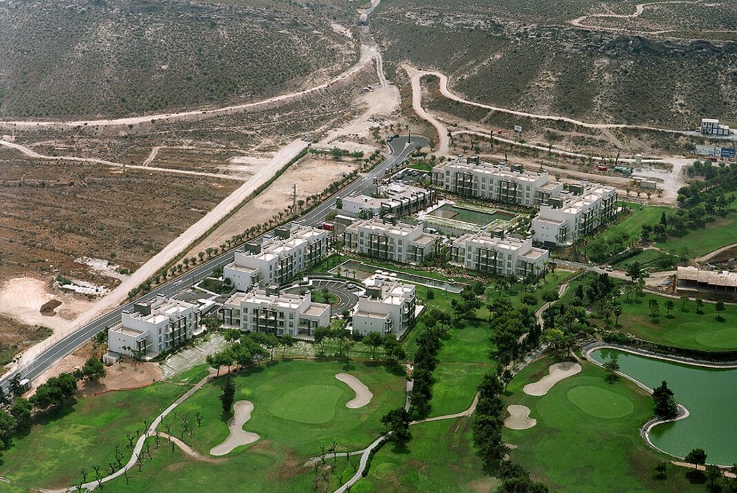In addition to the sports infrastructure, the development will include an international school with capacity for 1,000 students, a 200-bed student residence, and a new hotel offering 160 rooms.